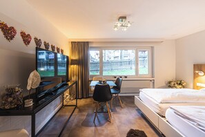 2 bedrooms, travel cot, free WiFi, bed sheets