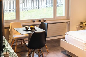 2 bedrooms, travel cot, free WiFi, bed sheets