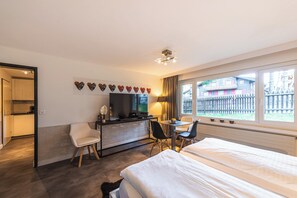 2 bedrooms, travel cot, free WiFi, bed sheets