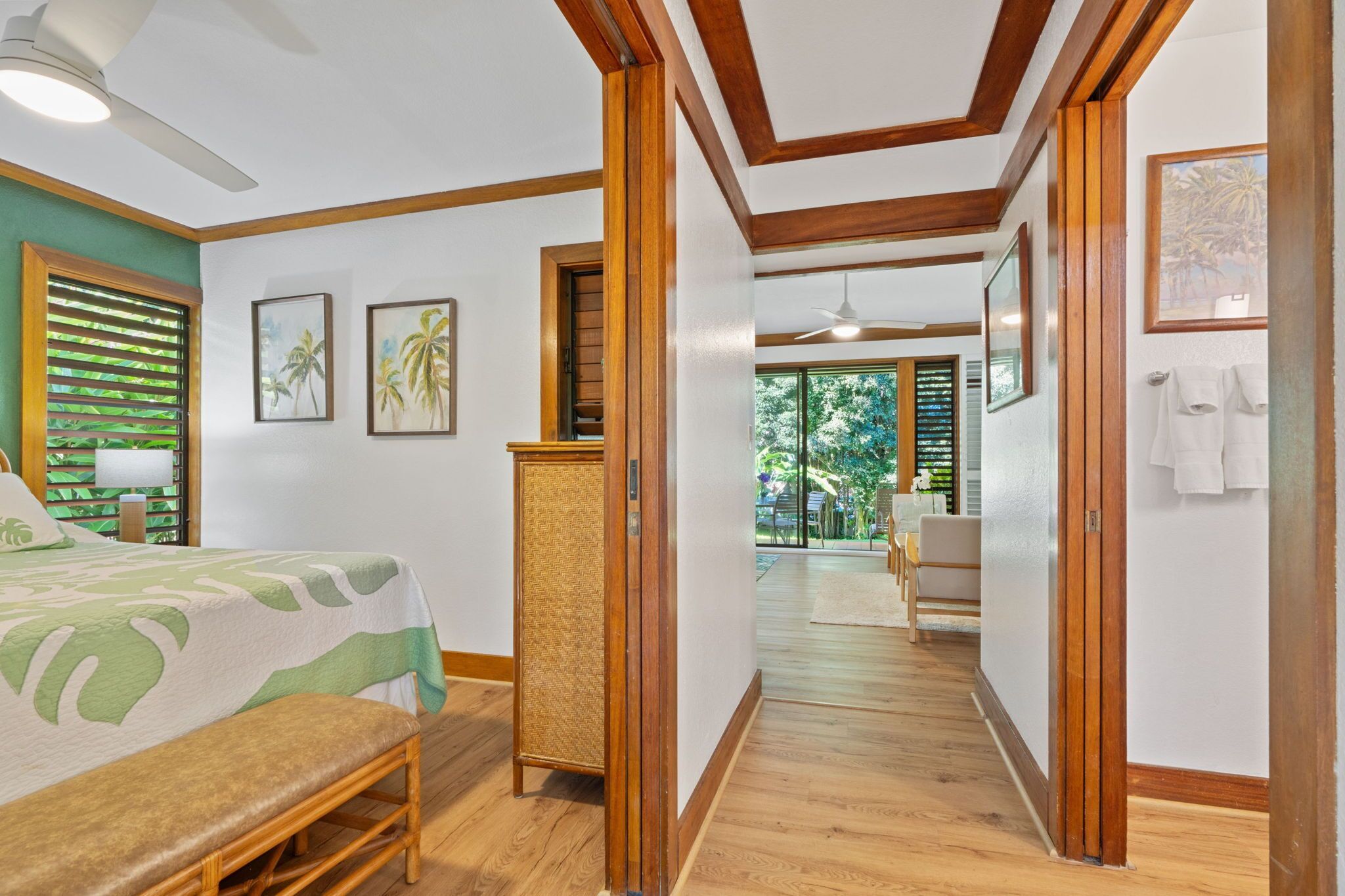 1 habitación, caja de seguridad en la habitación y escritorio 