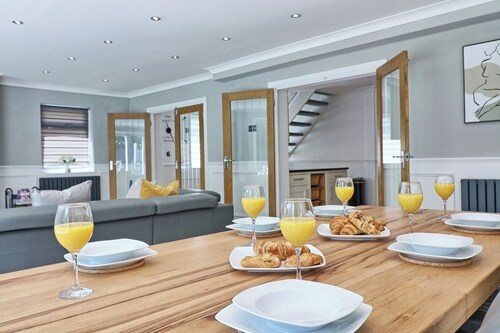 Modernised Luxury Family Home in Theydon Bois