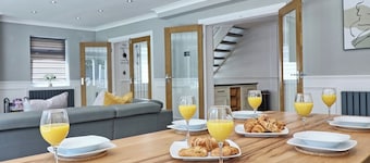 Modernised Luxury Family Home in Theydon Bois