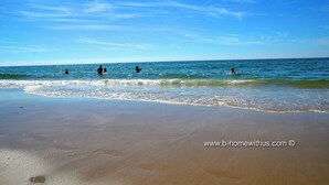 A beach with clear skies and calm waters. - Modern apartment, bright and comfortable with private terrace (Limmen)