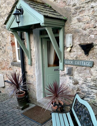 Cosy Lakeland Cottage with jacuzzi bath, log fires and a 4 poster bed.