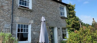 Cosy Lakeland Cottage with jacuzzi bath, log fires and a 4 poster bed.