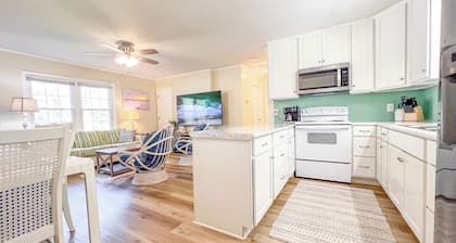 On the water 5 mins from Emerald Isle. Awesome kayaking with kayaks and Launch!