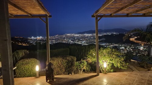 Chalet con una de las Mejores Vistas de Toda Málaga. A Pocos Minutos del Centro