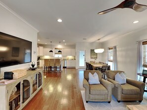 Ferienhaus, Mehrere Betten, Balkon, Gartenblick (Palm Breeze at Inlet Beach) | Wohnbereich | 50-Zoll-Flachbildfernseher mit Kabelempfang, Fernseher