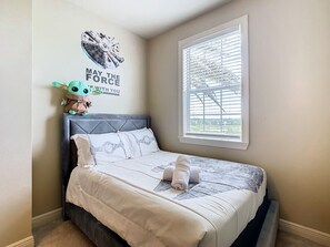 3 bedrooms, desk, travel crib, free WiFi - Reunion Charming Disney & Star Wars Themed Home (Kissimmee)