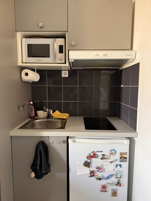 Private kitchen - 1 Bedroom Apartment in Nanterre (Nanterre)