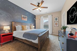 12 Schlafzimmer, Bügeleisen/Bügelbrett, Reisekinderbett, WLAN