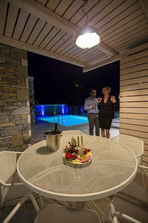 Villa | Dining - Luxury Holiday Home 4 Bedroom Villa in Paleokastro (Samos)