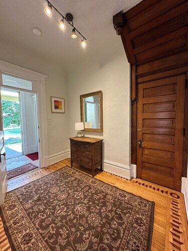 321 Michigan Avenue Historic One Bedroom, One Full Bath Apartment!