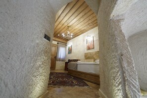 Premium bedding, Select Comfort beds, individually decorated - Library Cave Hotel (Urgup)