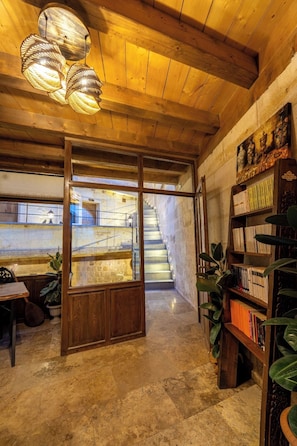 Reception - Library Cave Hotel (Urgup)