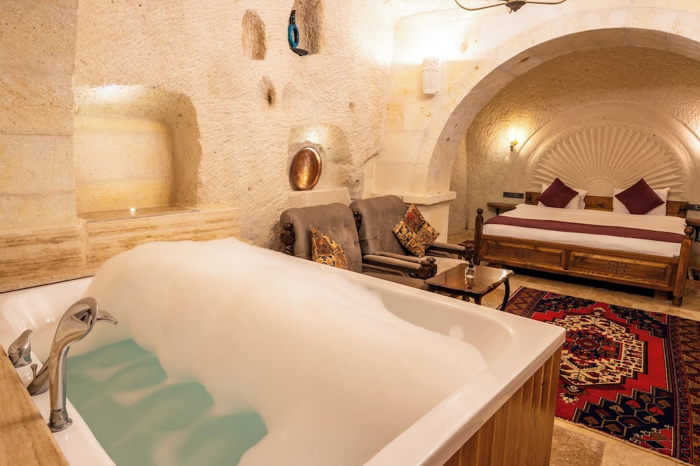 Library Cave Hotel