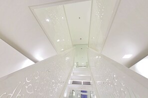 Executive suite, balkon | Een gratis minibar, een kluis op de kamer, individueel gemeubileerd