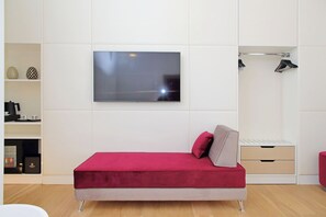 Deluxe-Suite, Stadtblick | Kostenlose Minibar, Zimmersafe, individuell eingerichtet