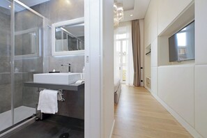 Superior Suite, Balcony, City View | Free minibar, in-room safe, individually furnished, blackout curtains - Domus Aurea Luxury Suites (Rome)