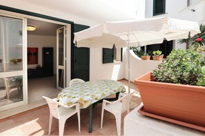 Outdoor dining - 4 Bedroom Private vacation home in Santa Maria di Leuca (Santa Maria di Leuca)