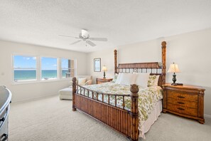 3 bedrooms, iron/ironing board, WiFi, bed sheets - Ocean Waves; Beach Days (St Pete Beach)