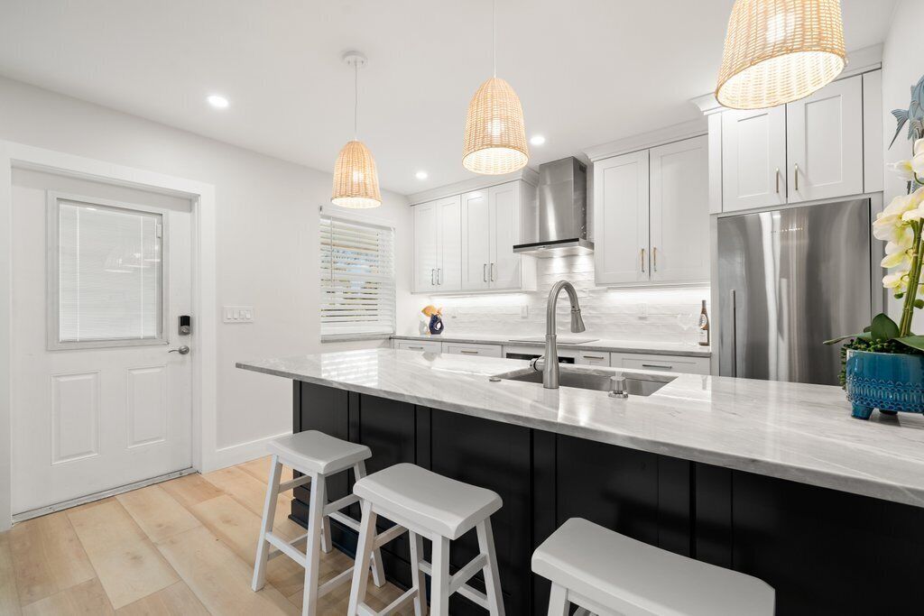 Kylskåp, mikrovågsugn, ugn och spishäll