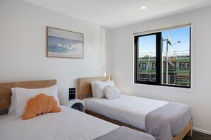 2 habitaciones, tabla de planchar con plancha, internet y ropa de cama 
