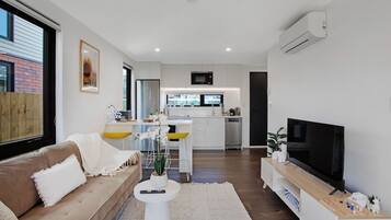 Fernseher, Stereoanlage