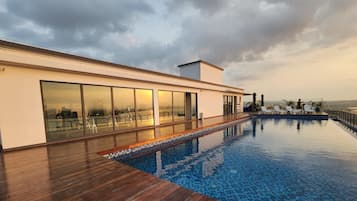 Apartment | Pool | Outdoor pool