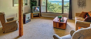 Smart TV, videojuegos, reproductor de DVD, mesa de ping pong