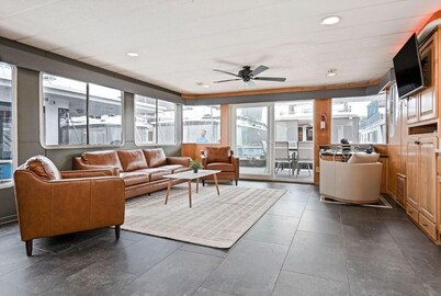 The Flagship Houseboat 84' - Largest Houseboat, 6 bedrooms,waterslide, fireplace on rooftop lounge area