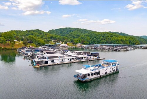 The Flagship Houseboat 84' - Largest Houseboat, 6 bedrooms,waterslide, fireplace on rooftop lounge area