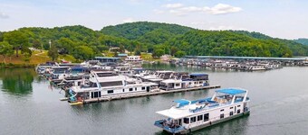 The Flagship Houseboat 84' - Largest Houseboat, 6 bedrooms,waterslide, fireplace on rooftop lounge area