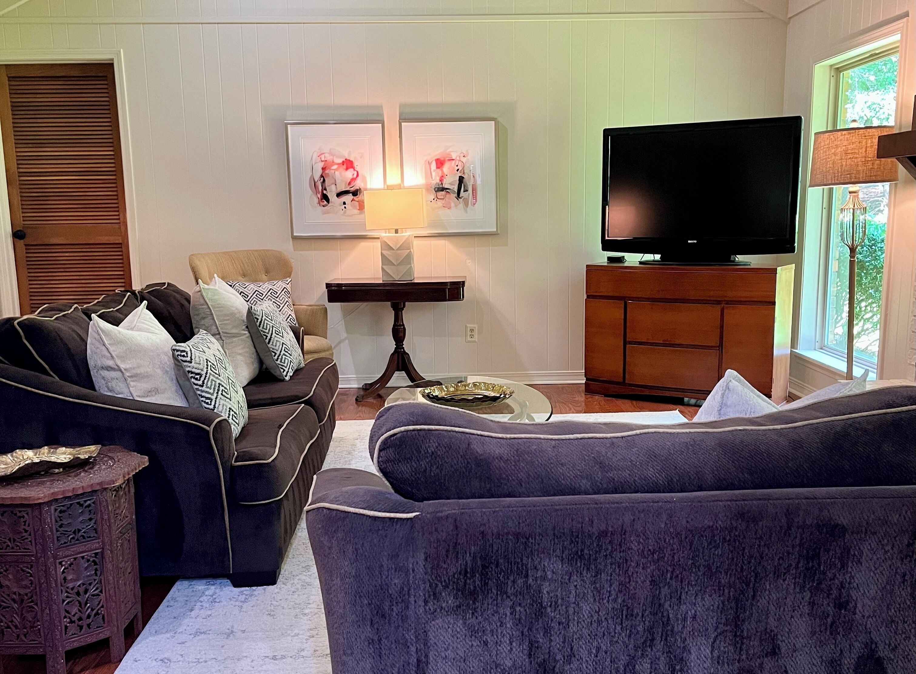Relax in this spacious home, nestled in a quiet neighborhood, close to I-20. 