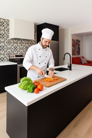 雪櫃、微波爐、焗爐、爐具