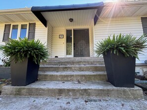 Exterior detail - Liberty Lodge at Water’s Edge by Liberty with Golf Simulator (Municipality Of Chatham-Kent)
