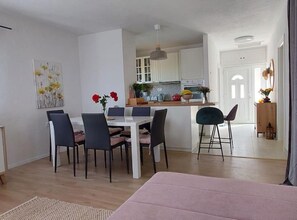 Dining - One Bedroom Apartment with Sea View (Bobovišca)