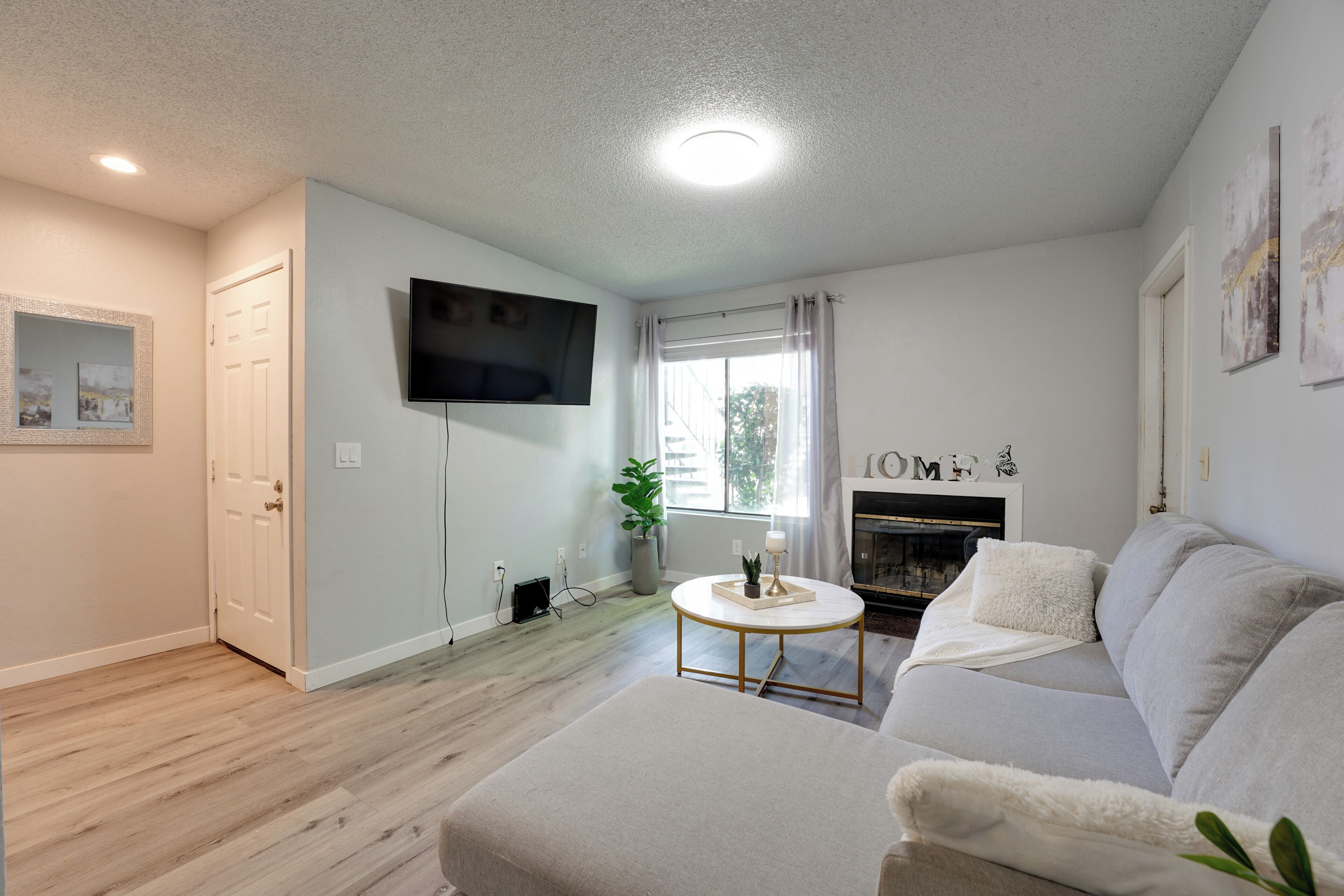 North Highlands Condo ~ 11 Mi to Dtwn Sacramento!