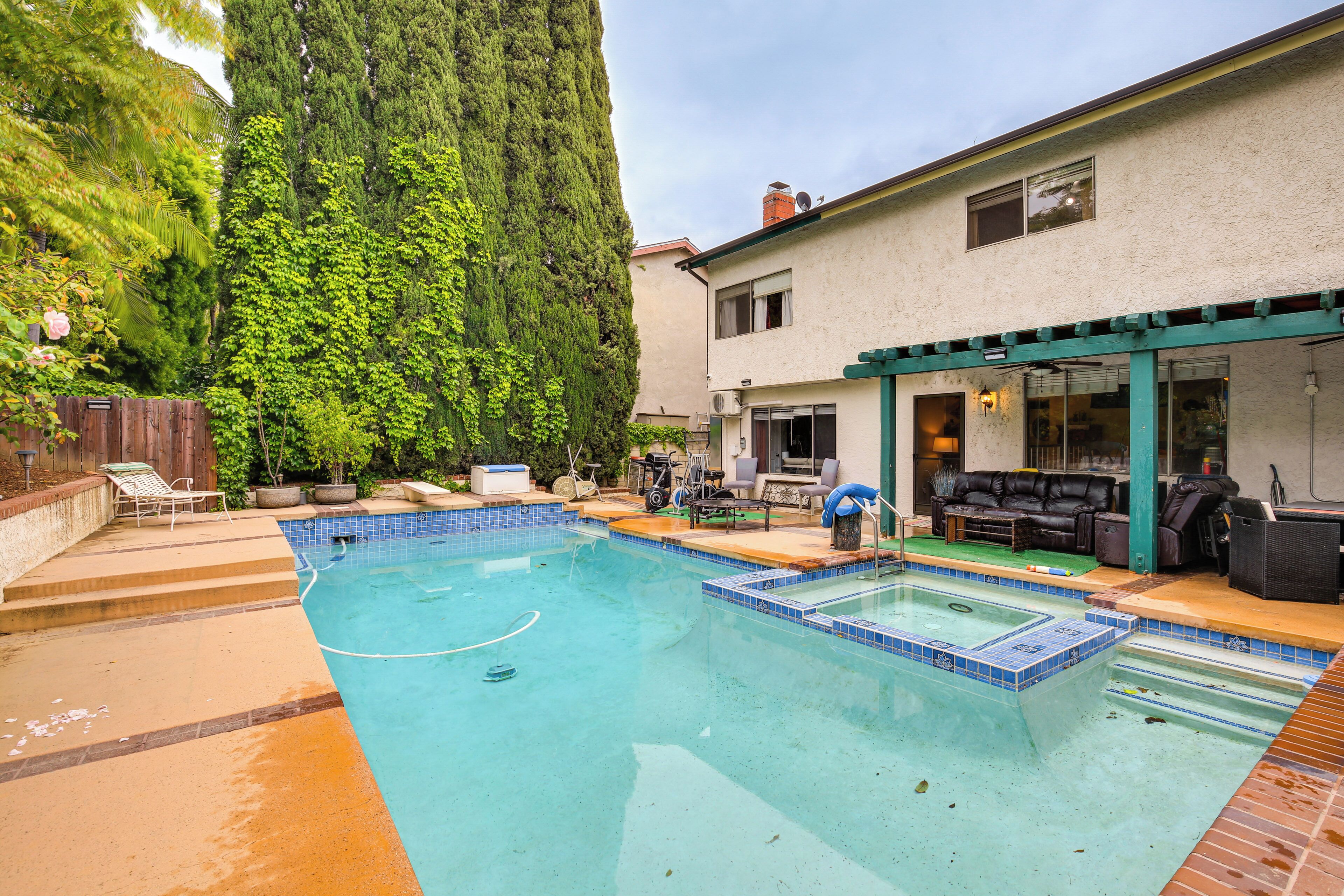 Anaheim Home w/ Pool, 14 Mi to Disneyland!