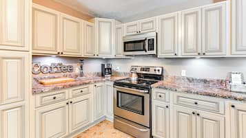 Fridge, microwave, stovetop, dishwasher