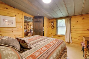 1 bedroom, desk, iron/ironing board, Internet