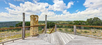 Rural Texas Villa w/ Hot Tub - Horses Welcome!