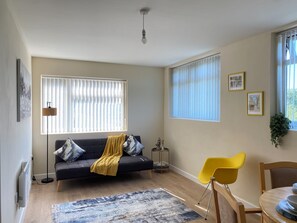 Apartment | Interior - Apartment Sleeps 4, Free Parking, Pets Welcome (Luton)