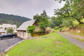 Exterior - Chic 'Tree House' Studio ~ 24 Mi to Bandera! (Tarpley)