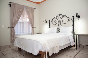 Deluxe Room | Desk, laptop workspace, free WiFi - Encanto de la Sierra Hotel (Mascota)