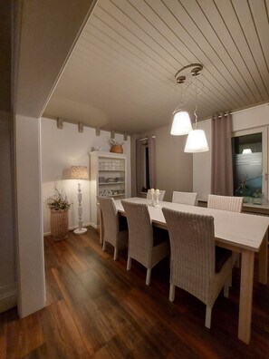 Dining - Comfortable vacation villa for 7 people with fireplace and large garden by the river  (Bad Berleburg)