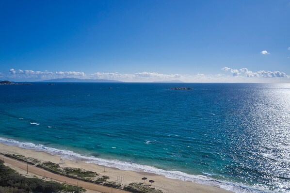 Beach - Maestro East Villa - Villa with Private Pool (Πλάκα)