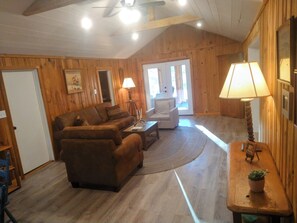 TV, fireplace, books - Rose Bud Cottage by Lake Burton! (Clayton)