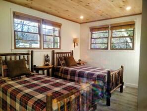2 bedrooms, WiFi, bed sheets - Rose Bud Cottage by Lake Burton! (Clayton)