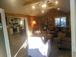 TV, fireplace, books - Rose Bud Cottage by Lake Burton! (Clayton)